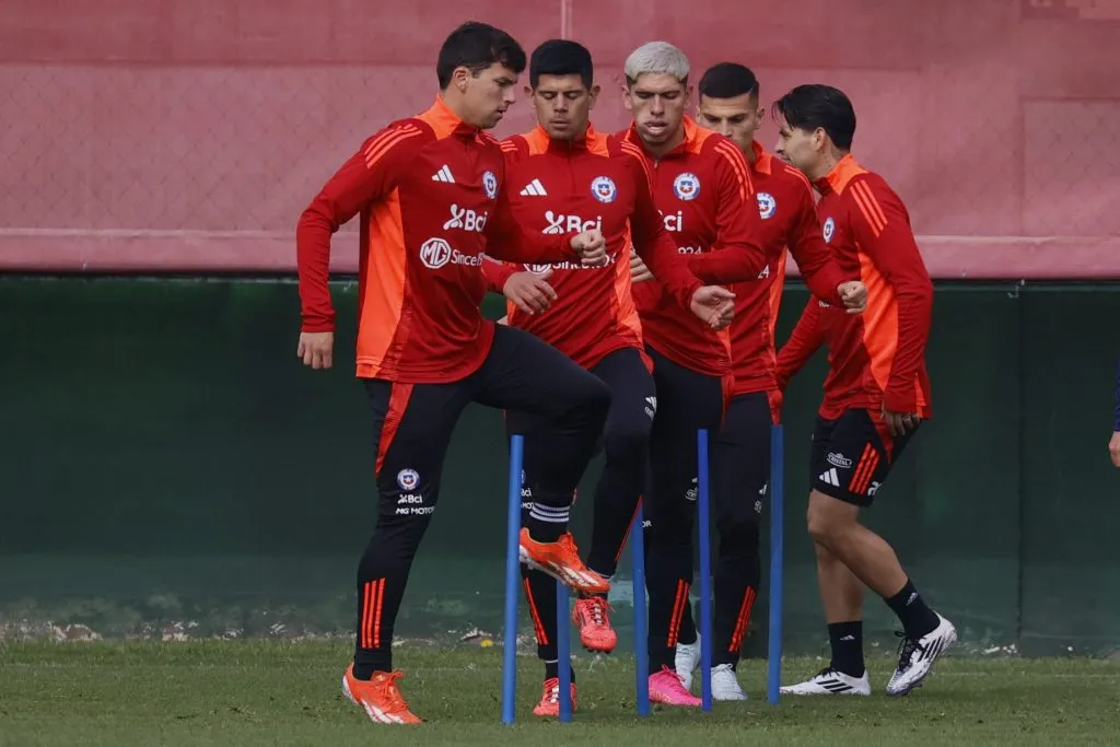 Jugadores de Colo Colo entrenando con la Selección Chilena. (Foto: Photosport)