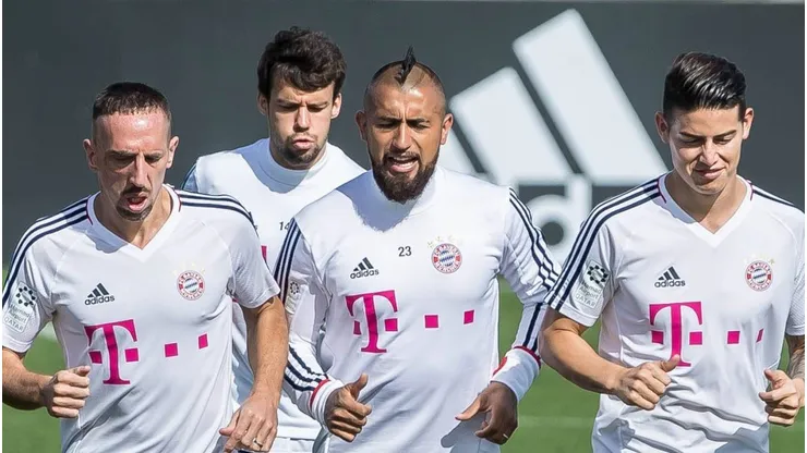 Arturo Vidal con James Rodríguez y Frank Ribery