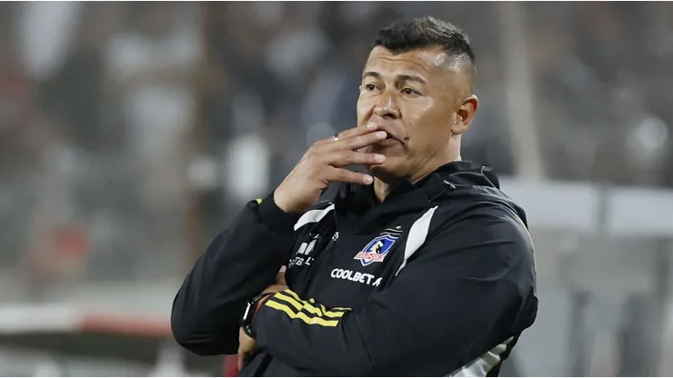Jorge Almirón se debate entre los sub 21 de Colo Colo.