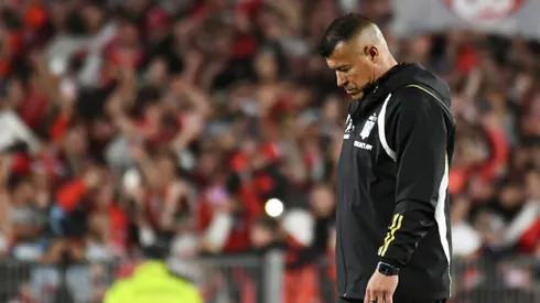 Jorge Almirón está contra la espada y la pared en Colo Colo. | Imagen: Photosport.