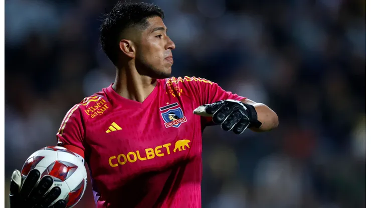Brayan Cortés acumula 16 vallas invictas en 36 partidos con Colo Colo en esta temporada.