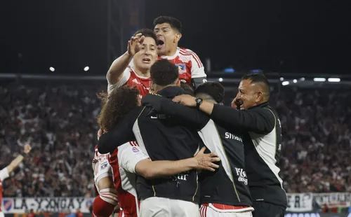 Guillermo Paiva celebrando con el resto de sus compañeros
