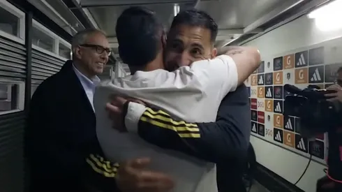 El divertido reencuentro entre Esteban Paredes y Javier Correa tras triunfo de Colo Colo.