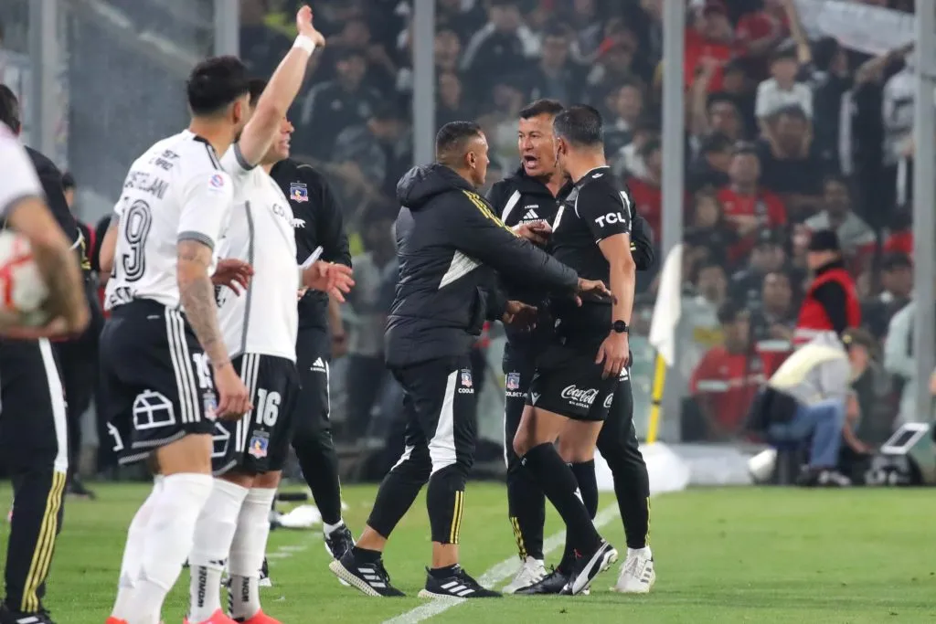 Duro informe arbitral contra Jorge Almirón | Foto: Photosport