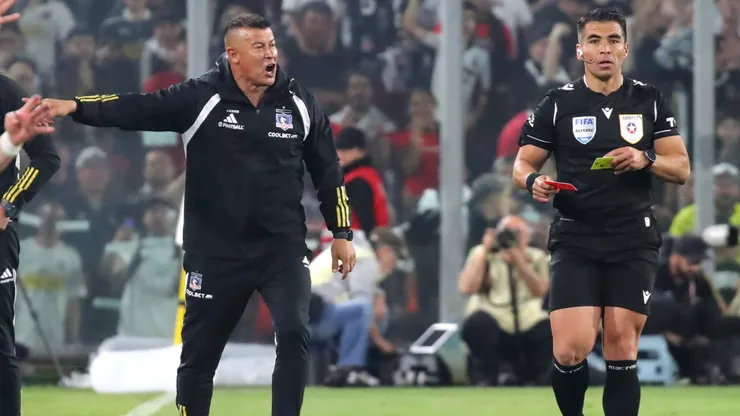 Jorge Almirón fue expulsado en Colo Colo vs UC. | Imagen: Photosport.