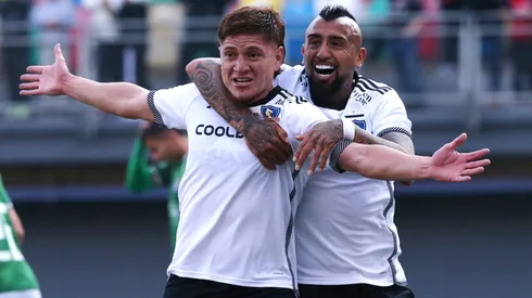 Leonardo Gil y Arturo Vidal festejan el triunfo por 4-1 ante Audax Italiano por la fecha 12 del Campeonato Nacional 2024.