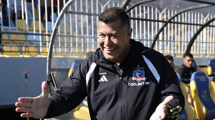Jorge Almirón hace historia en Colo Colo. | Imagen: Photosport.