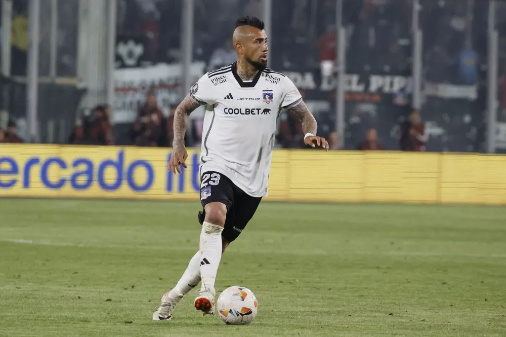Arturo Vidal en el partido con Colo Colo vs River Plate. (Foto: Photosport)