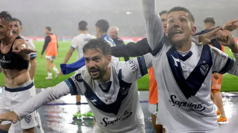 Doblete y paso a la final: la brillante noche de Bouzat en Vélez.