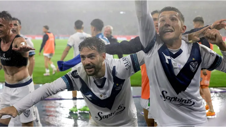 Doblete y paso a la final: la brillante noche de Bouzat en Vélez.