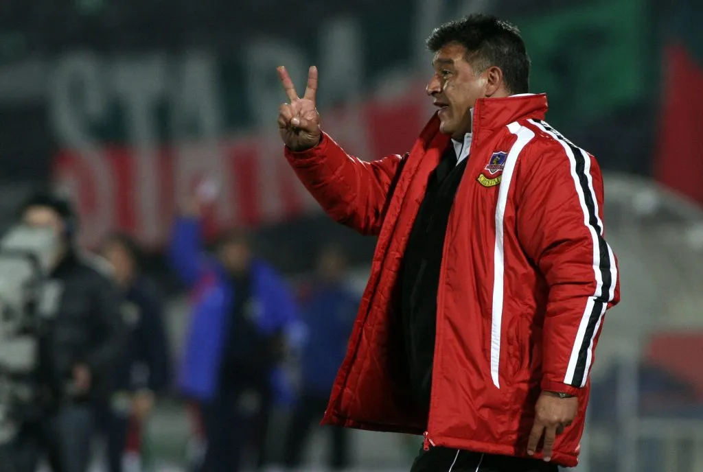 El Bichi vuelve a ponerse el buzo de DT del Cacique. 