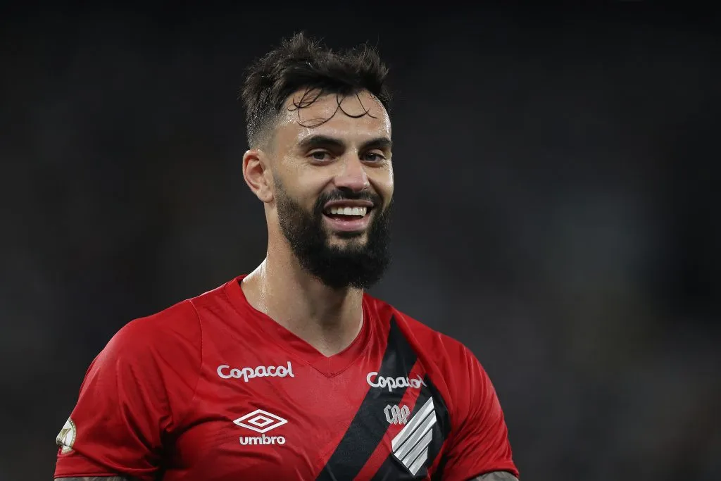 En Brasil aseguran que el Cacique puso sus ojos en Gonzalo Mastriani de Athletico Paranaense.