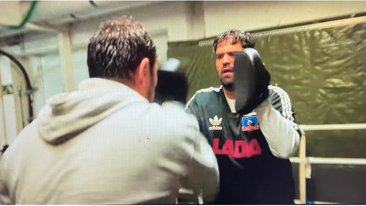 La camiseta de Colo Colo en la serie de Netflix esconde una hermosa historia.