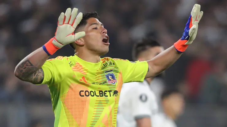 Brayan Cortés con la camiseta de Colo Colo