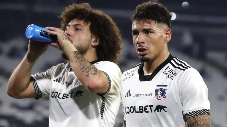 Maximiliano Falcón y Alan Saldivia, dos de los extranjeros de Colo Colo. | Imagen: Photosport.