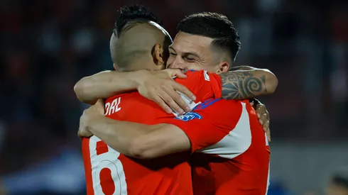 Arturo Vidal y Lucas Cepeda festejan el triunfo ante Venezuela y se ilusionan con clasificar a La Roja al próximo Mundial.