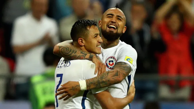 Alexis Sánchez se saca el sombrero con Arturo Vidal en la Roja.