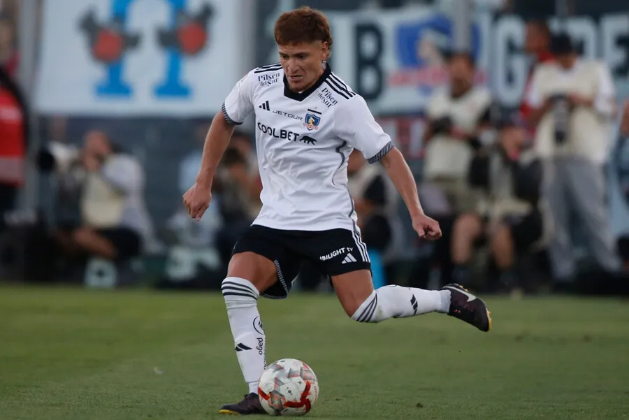 Leonardo Gil alabó a Jorge Almirón por su trabajo en Colo Colo. Imagen: Dragomir Yankovic/Photosport