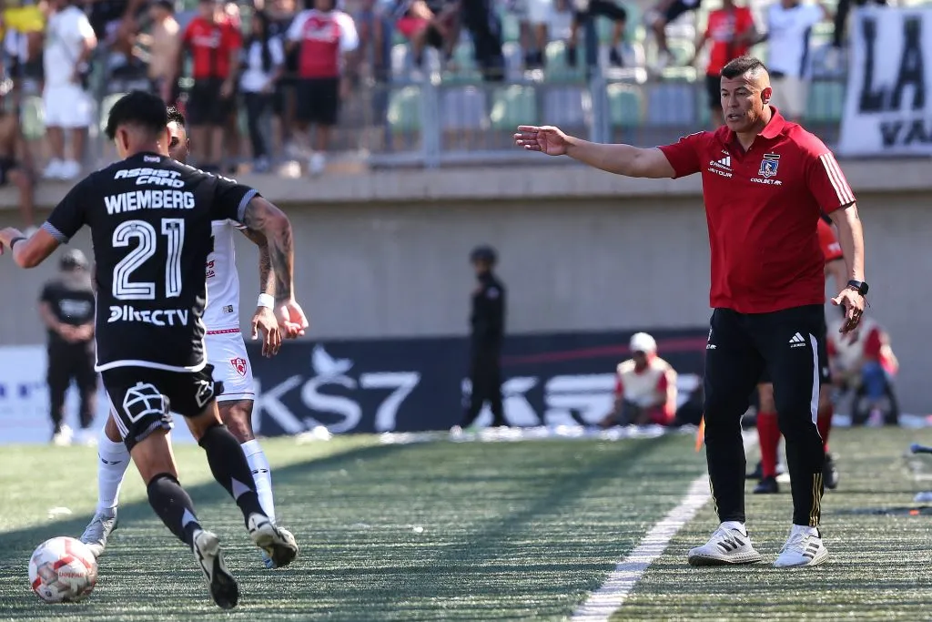 Jorge Almirón y Colo Colo esperan a sus nuevos refuerzos para 2025. Imagen: Javier Salvo/Photosport