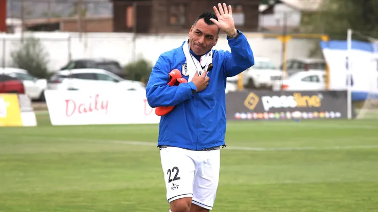 Esteban Paredes no seguirá jugando profesionalmente.