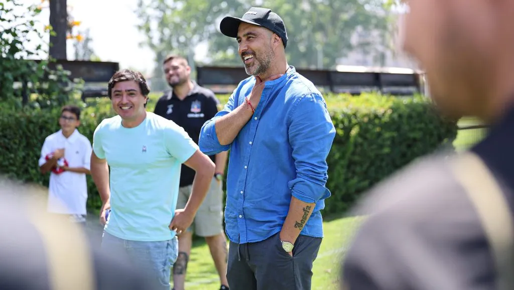 Colo Colo busca convencer a Claudio Bravo.