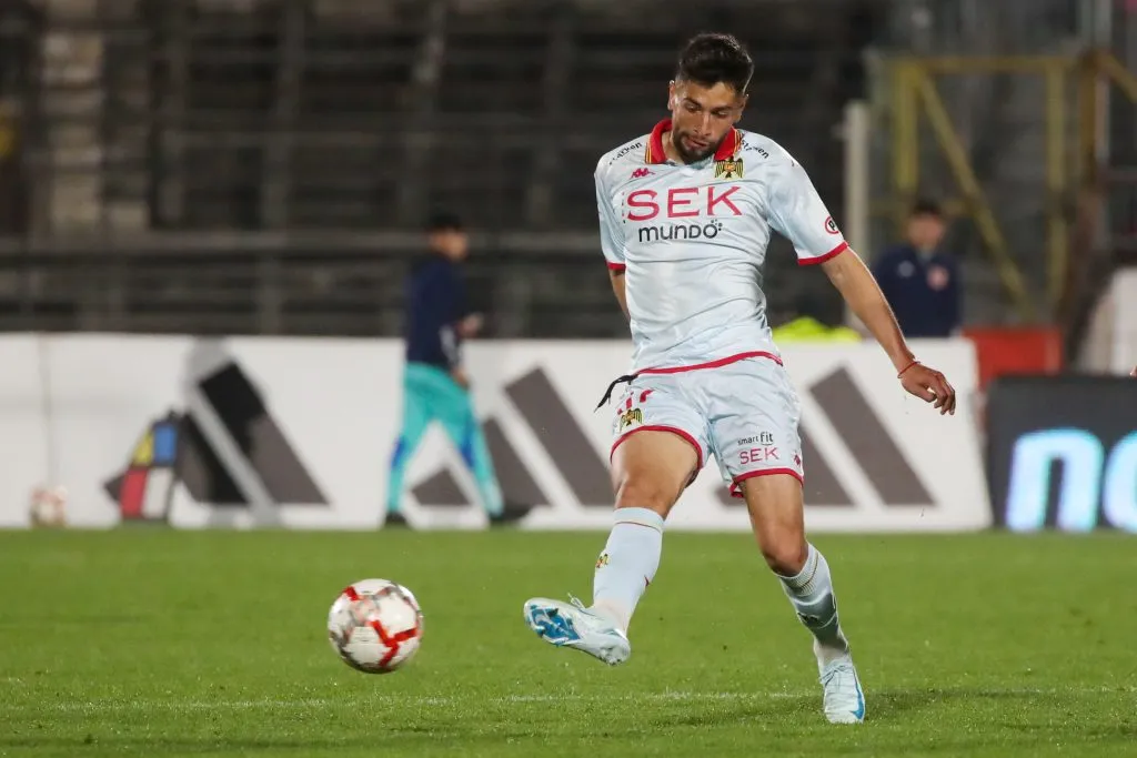 Jeyson Rojas debe decidir su futuro en Colo Colo.