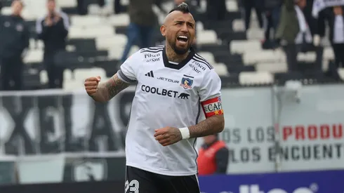 Arturo Vidal renueva su contrato con Colo Colo.