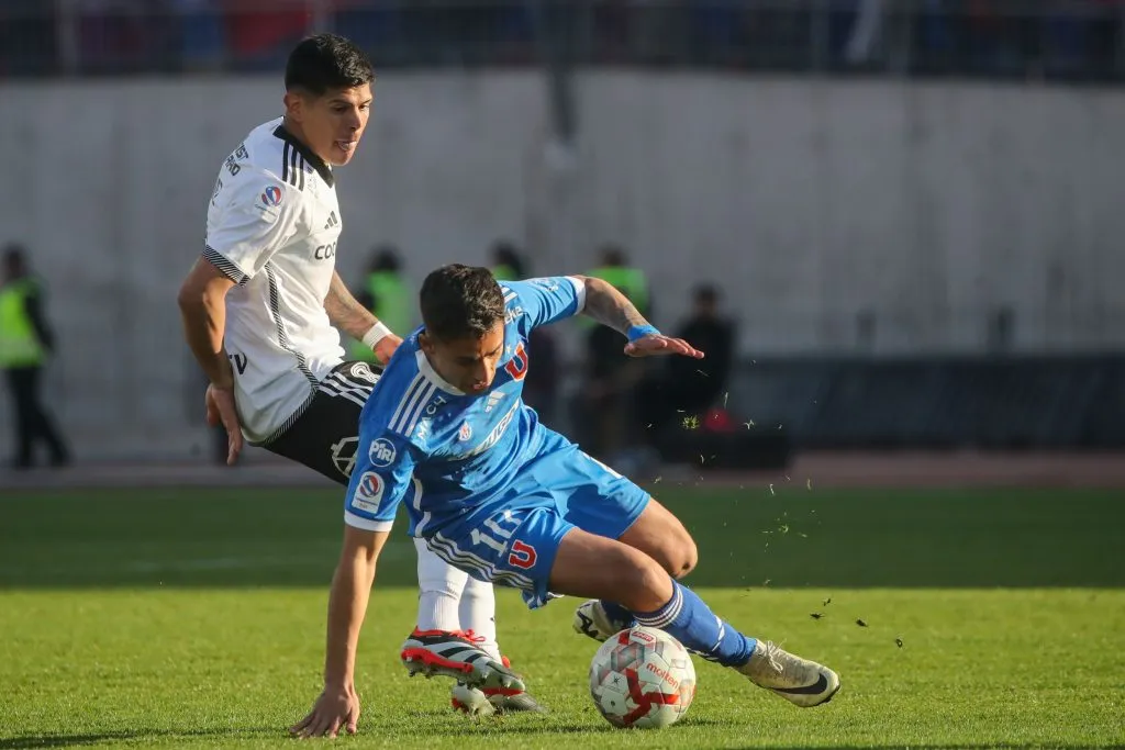 Esteban Pavez en el partido de Colo Colo y Universidad de Chile. (Foto: Photosport)