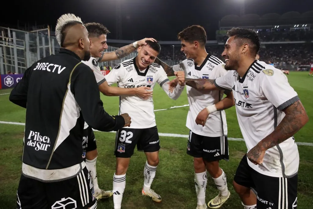 Lucas Cepeda celebrando el triunfo de Colo Colo vs Cerro Porteño. (Foto: Photosport)