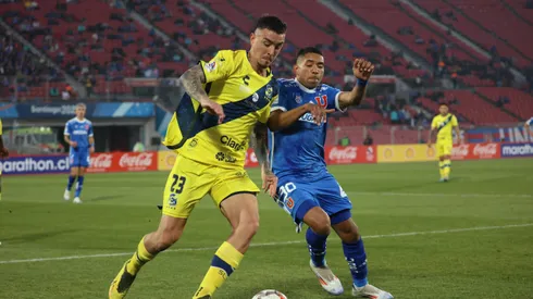 Colo Colo mira atento el partido de la U vs Everton.