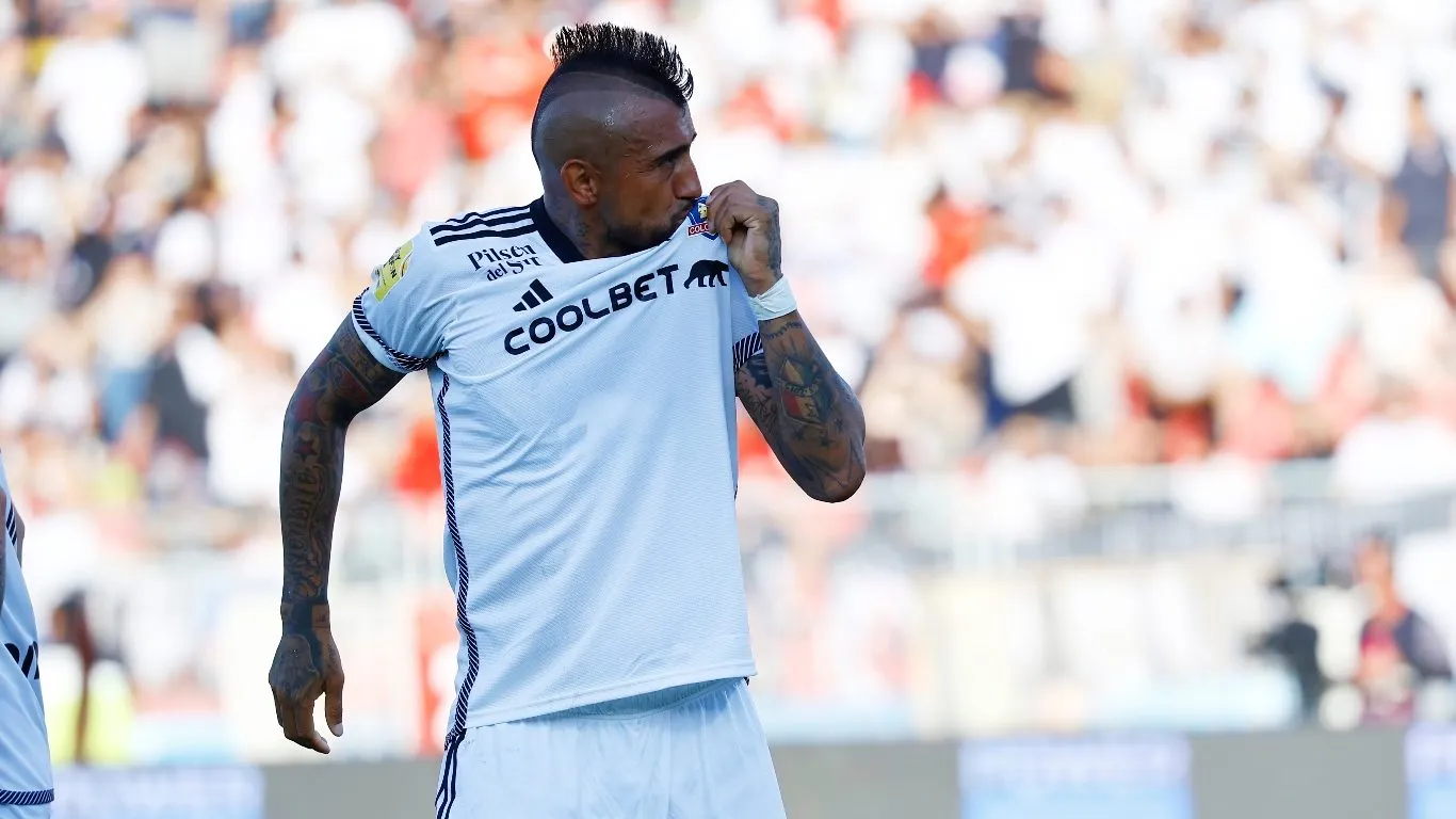 Arturo Vidal avisó que seguirá en Colo Colo
