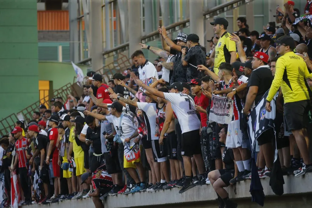 Los hinchas de Colo Colo en Copiapó. (Foto: Photosport)