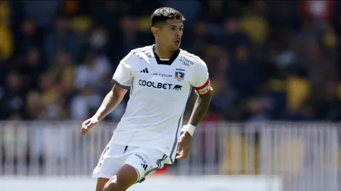 Capitanes del fútbol chileno entregan petitorio a la ANFP.