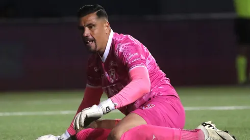 Futbol, Universidad Catolica vs Deportes Copiapo. Fecha 25, Campeonato Nacional 2024. El jugador de Deportes Copiapo Richard Leyton es fotografiado contra Universidad Catolica durante el partido de primera division disputado en el estadio Bicentenario de La Florida en Santiago, Chile. 25/09/2024 Jonnathan Oyarzun/Photosport Football, Universidad Catolica vs Deportes Copiapo. 25th turn, 2024 National Championship. Deportes Copiapo's player Richard Leyton is pictured against Universidad Catolica during the first division match held at the Bicentenario de La Florida stadium in Santiago, Chile. 25/09/2024 Jonnathan Oyarzun/Photosport
