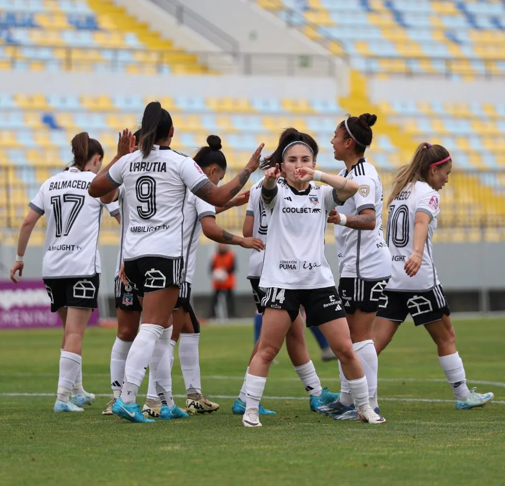 Jugadoras de Colo Colo femenino en Viña del Mar. (Foto: @ColoColoFem)