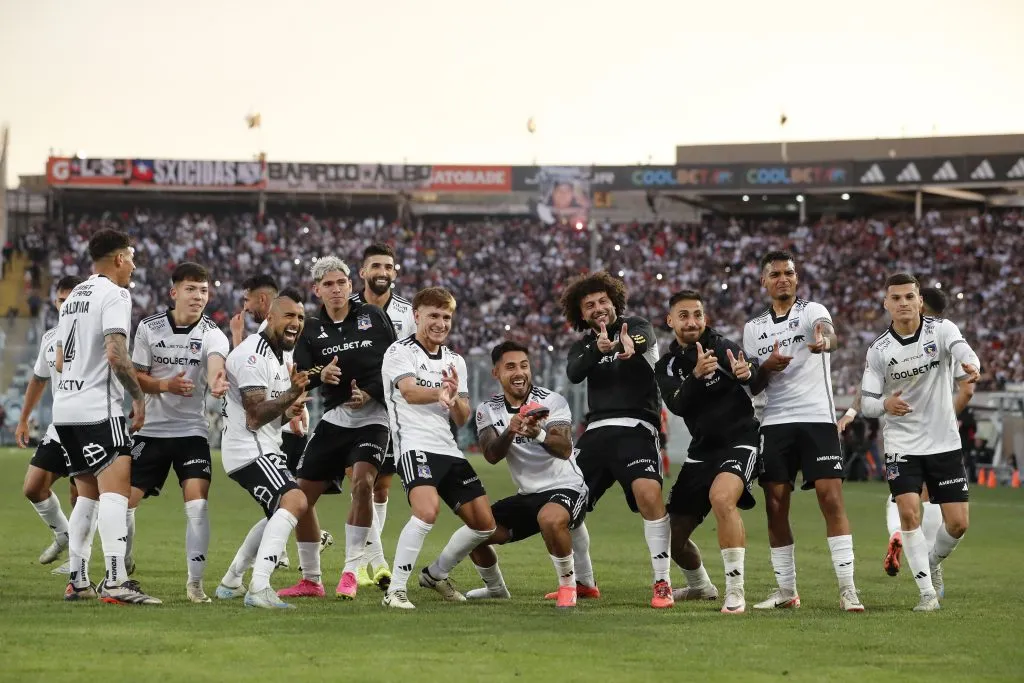 Jugadores de Colo Colo celebrando el gol de Marcos Bolados. (Foto: Photosport)