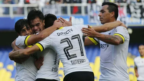Bryan Carvallo con la camiseta de Colo Colo junto a Esteban Paredes, Gabriel Suazo y Cristián Gutiérrez.