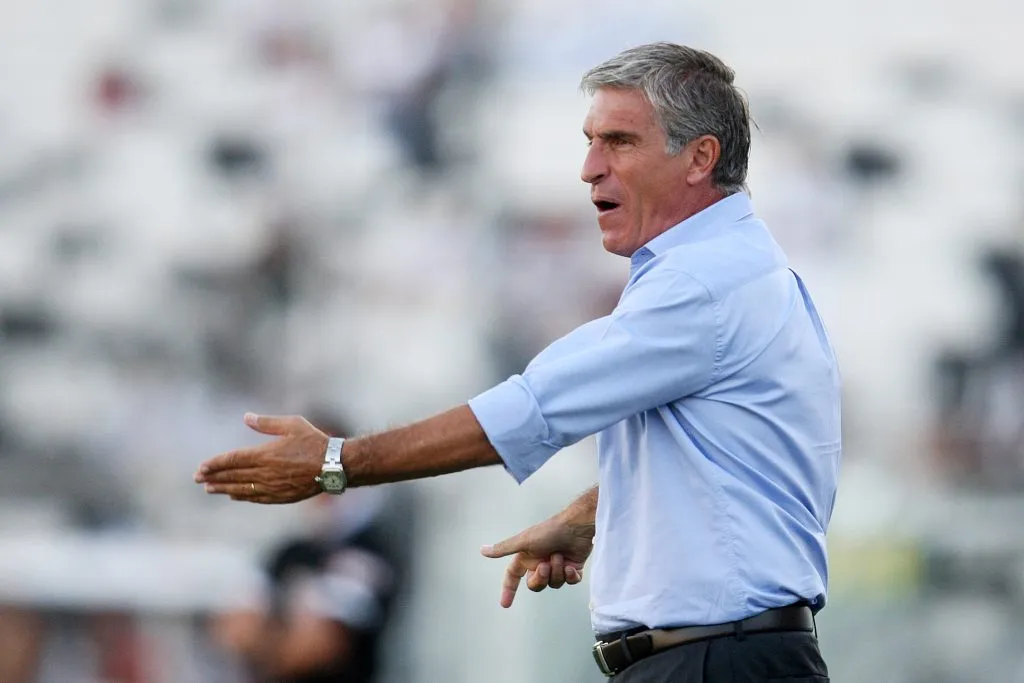 Omar Labruna dirigiendo a Colo Colo.