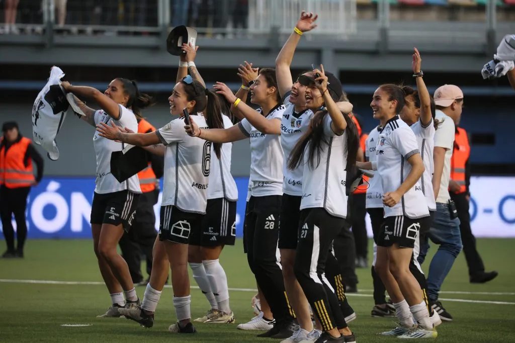 María José Urrutia celebrando el tricampeonato de Colo Colo femenino. (Foto: Photosport)