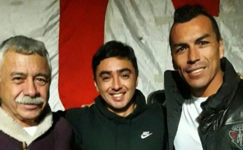 Enzo Caszely junto con su padre, Carlos y Esteban Paredes. Imagen: Archivo