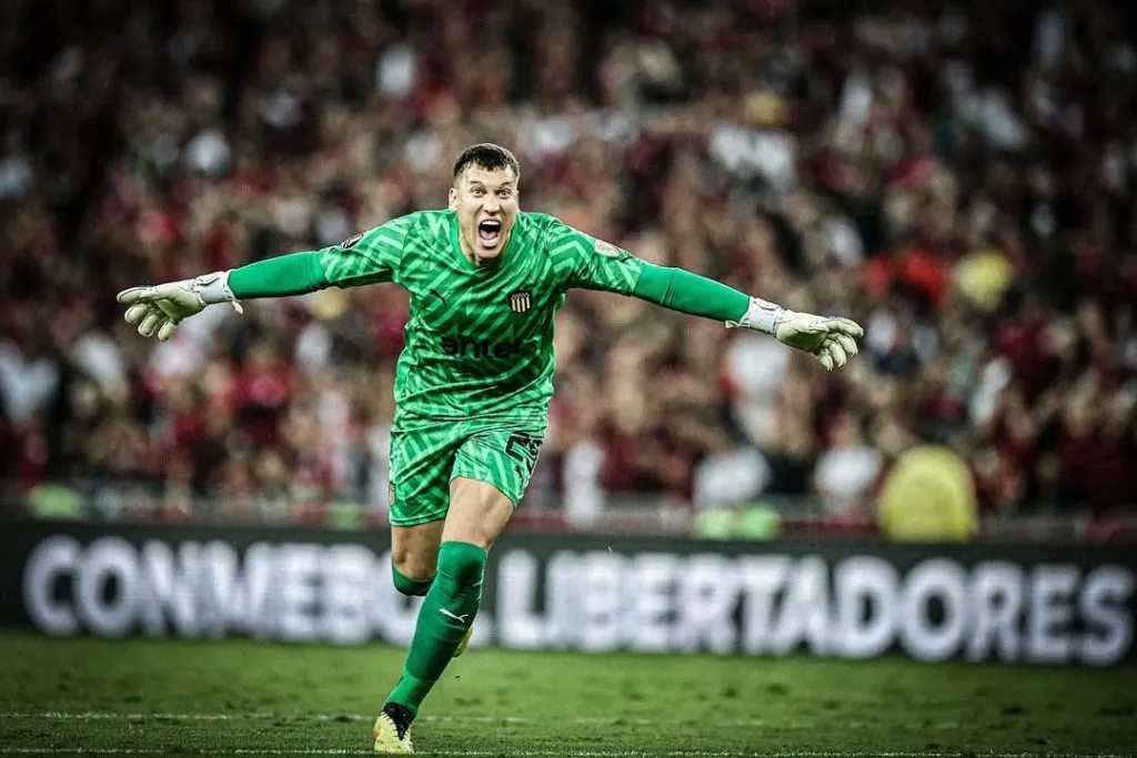 Colo Colo sigue buscando alternativas para reforzar el arco. Imagen: Instagram Washington Aguerre