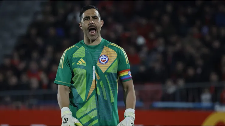 Bravo toma fuerza, pero surge nueva opción para arco de Colo Colo.