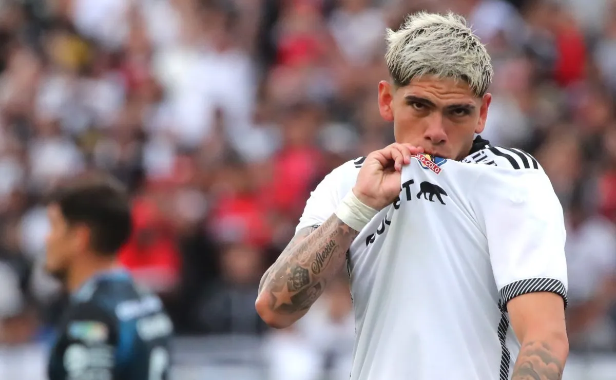 Oficial: Carlos Palacios deja Colo Colo y parte a Boca Juniors