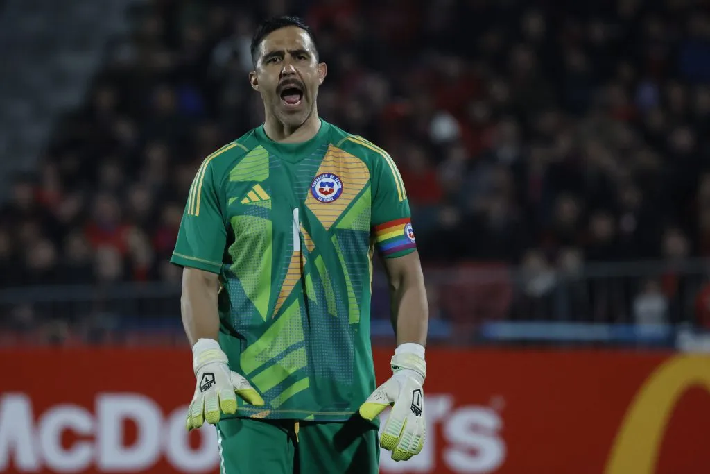 Claudio Bravo en la Selección Chilena. (Foto: Photosport)