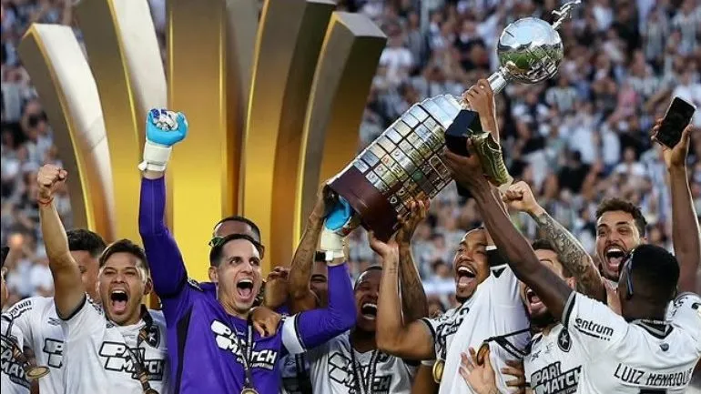 Roberto Fernández celebrando la Copa Libertadores