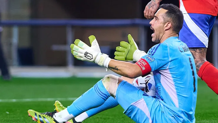 A horas de la reunión en Colo Colo: Claudio Bravo ya tiene una decisión tomada sobre su futuro.