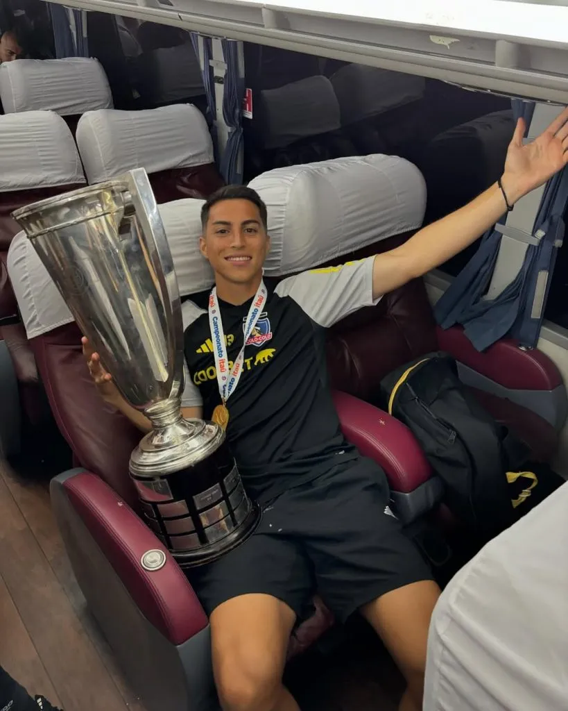 Jonathan Villagra con el trofeo de campeón. (Foto: jonavillagra3)