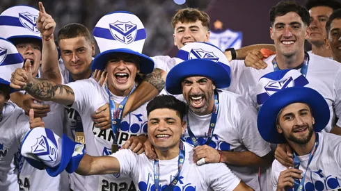 Refuerzo que busca Colo Colo es campeón y elegido mejor jugador en Argentina.