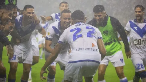 Claudio Aquino junto a sus compañeros de Vélez Sarsfield.