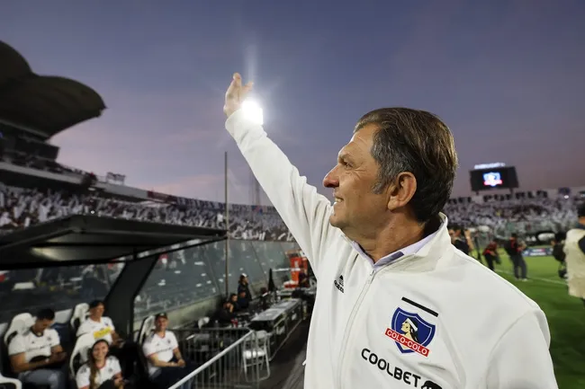 Aníbal Mosa se refiere a la demora en los refuerzos de Colo Colo. 